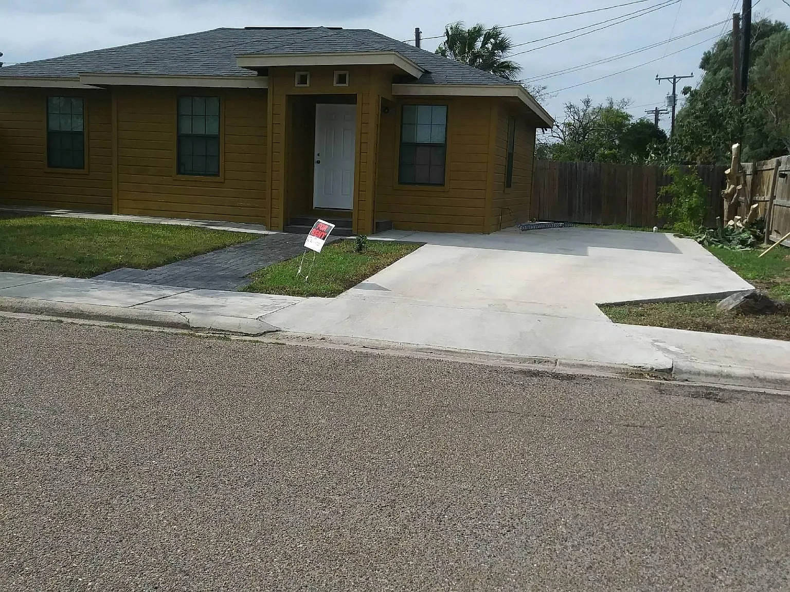 3 bed, 1100 sqft, $950 — Photo 2
