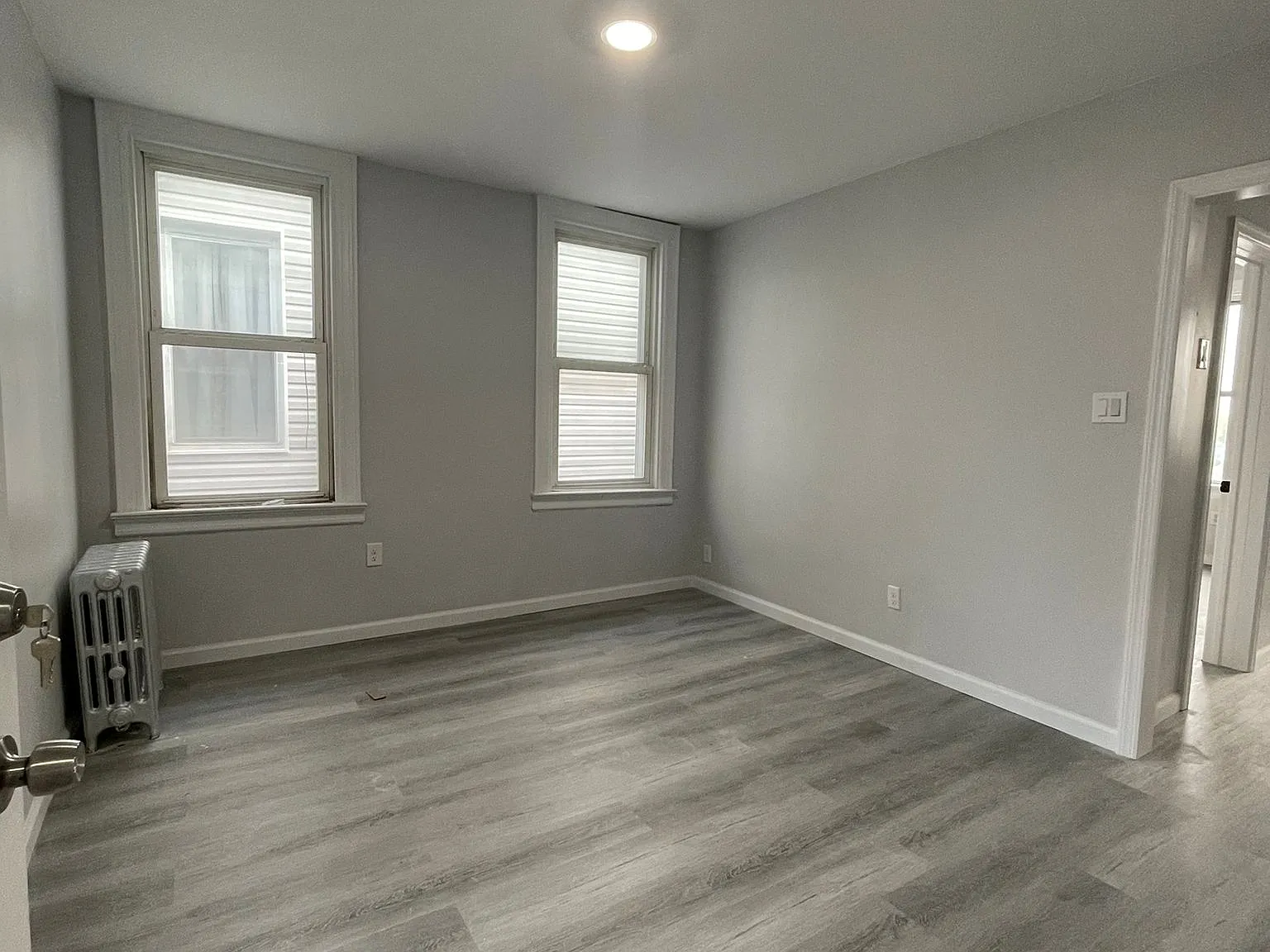 3 bed, 1000 sqft, $2,500 — Photo 3