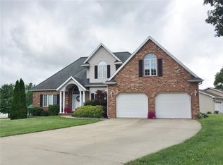 7 Seneca Trl, Pana, IL