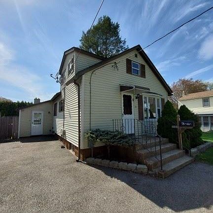 3rd image of 19 Bellaire Ave