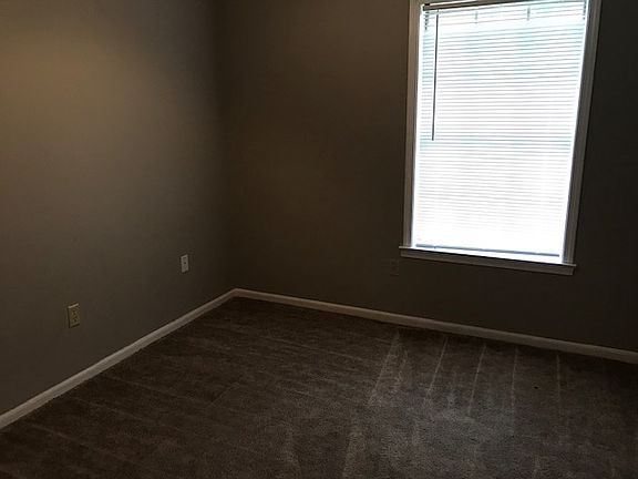 3rd image of 5804 Iroquois Dr