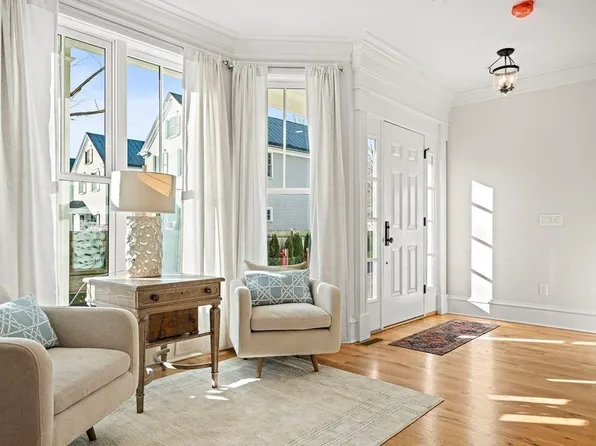 156 State St #3, Newburyport, MA 01950