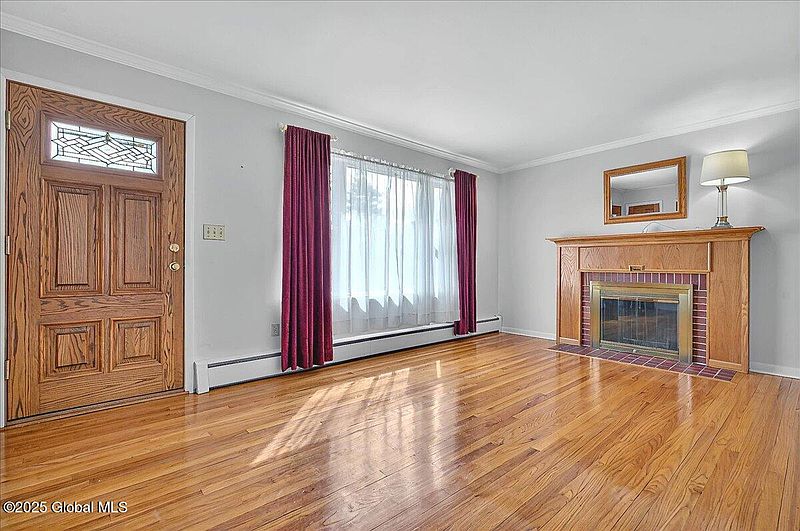 5th image of 160 Garden Street