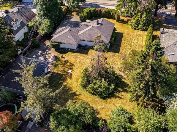 1716 Feltham Rd, Saanich, BC V8N 2A3