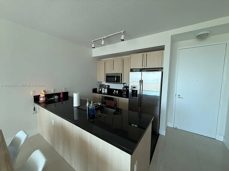 79 SW 12th St #3702 — Photo 4