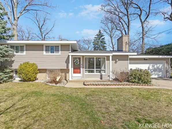 3042 Leon St, Norton Shores, MI 49441