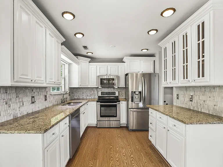 3127 Creekview Ln — Photo 14