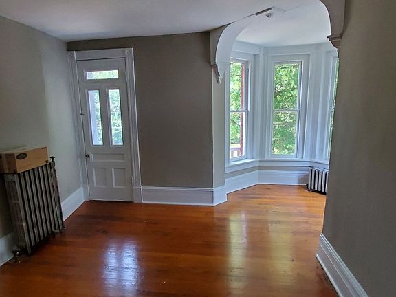 3rd image of 811 Walker Ave #3A