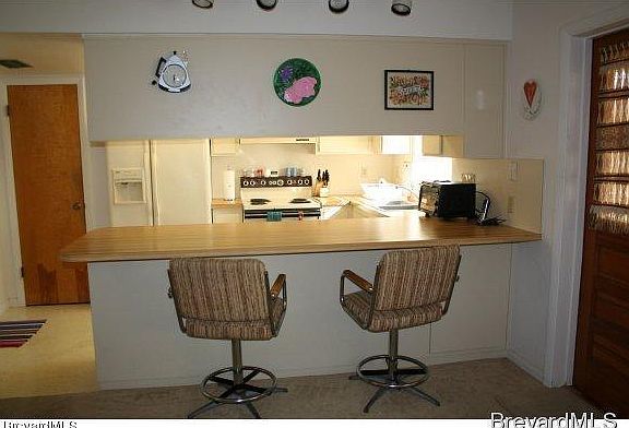 4th image of 613 Desoto Ln