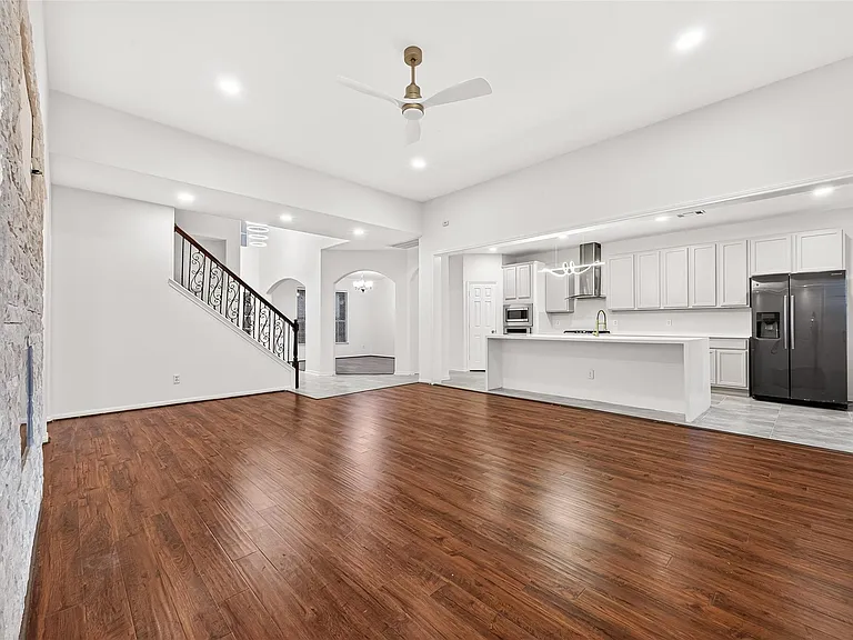22303 Naple Hollow Ln — Photo 9