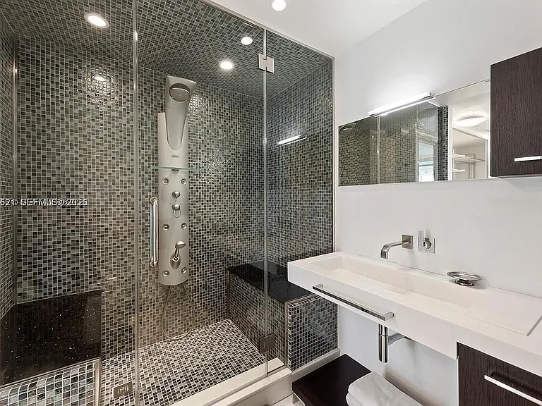 1040 Biscayne Blvd #Penthouse 4403 — Photo 3