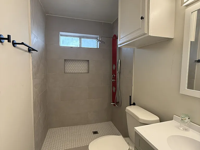 3100 Thomas Ave #B — Photo 5