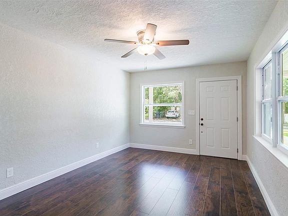 4th image of 1916 E Shadowlawn Ave