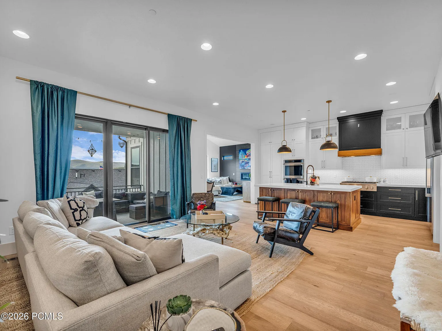 5 bed, 7.0 bath, 5300 sqft, $11,800 — Photo 4