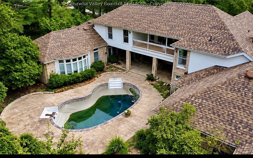 2nd image of 205 Whispering Woods Rd