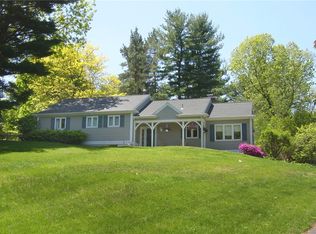 7 Pilgrim Cir, Rochester, NY 14618