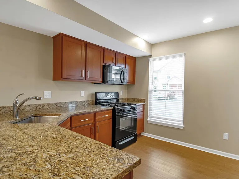 The Glen At Sheridan Meadows — Photo 33
