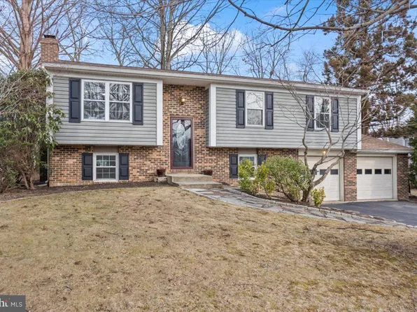 465 Amesbury Rd, Lancaster, PA 17601