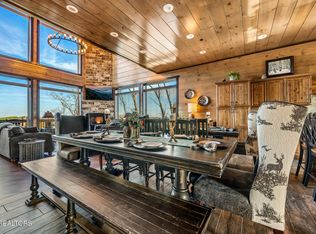 1490 Sleepy Valley Ln, Sevierville, TN 37876