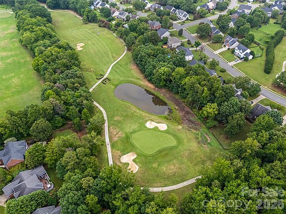 4th image of 7015 Olde Sycamore Dr