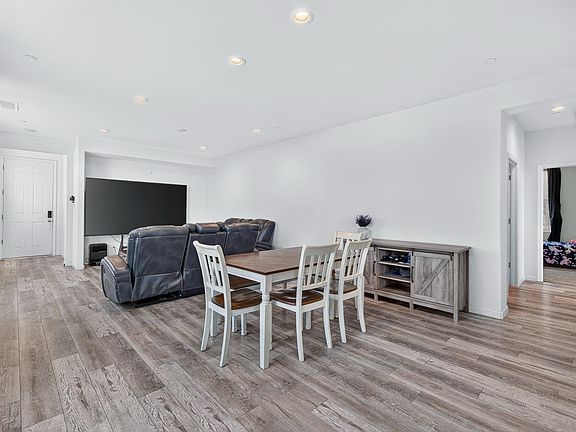 5th image of 6211 N Vista Ave