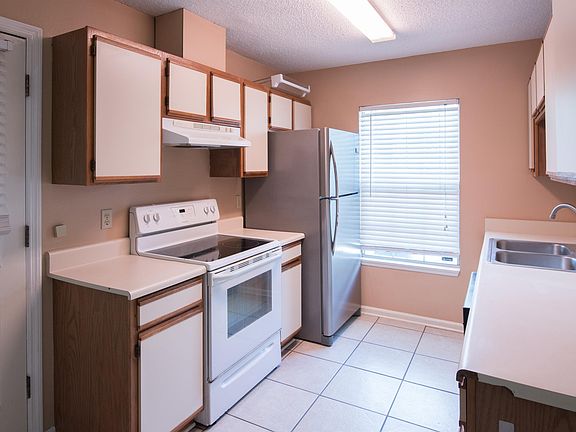 3rd image of 2792 Oak Park Ct