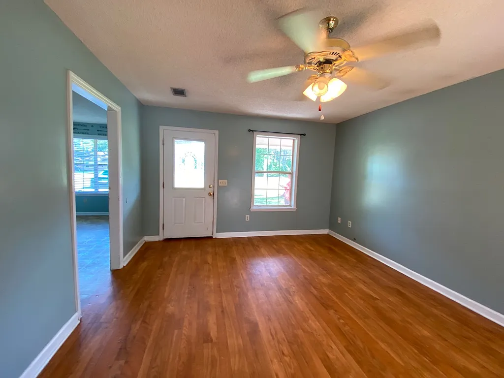 4 bed, 2.0 bath, 1361 sqft, $1,495 — Photo 2