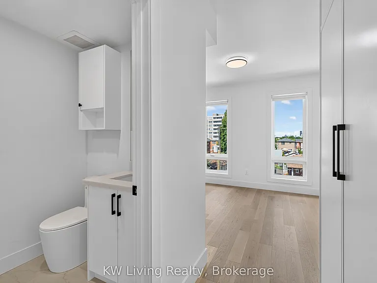 484 Westmount Ave — Photo 24