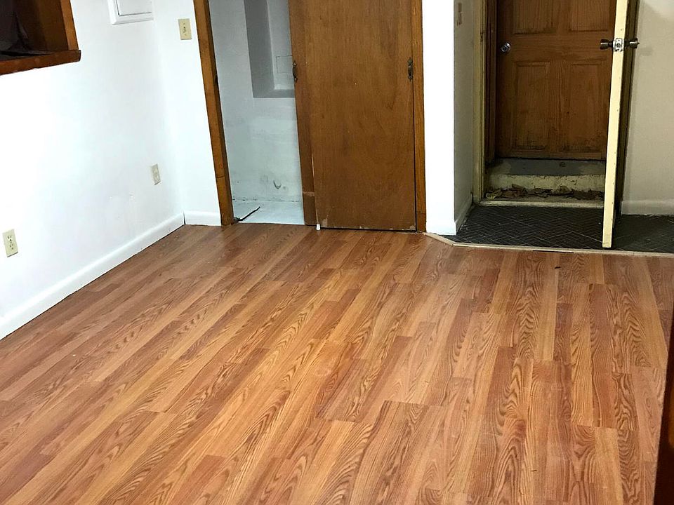 2nd image of 853 N Vine St