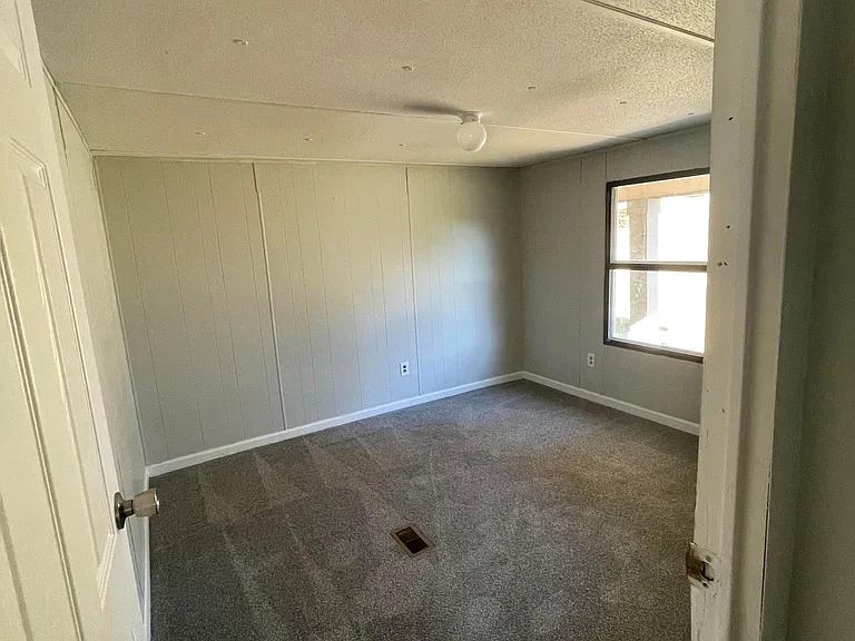 60 Circle Dr — Photo 13