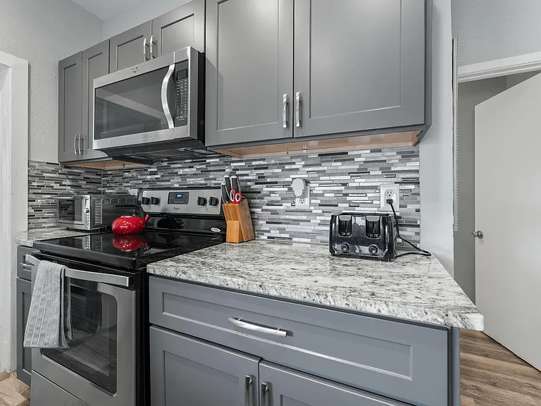412 Drew St #2 — Photo 6
