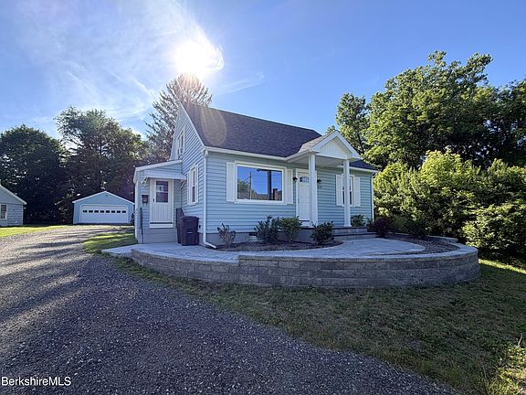 4th image of 227 Protection Ave