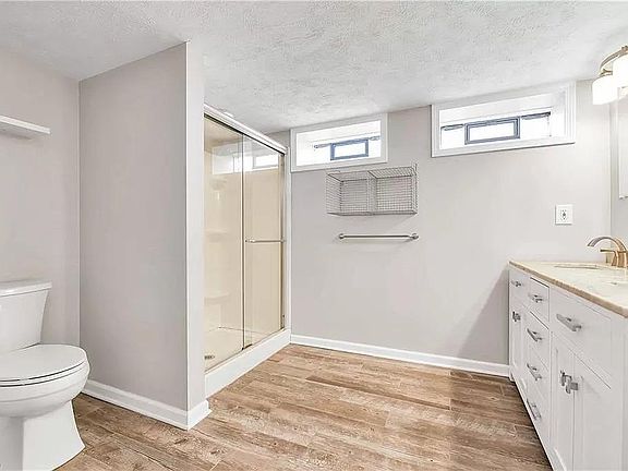 4th image of 3945 W 214th St