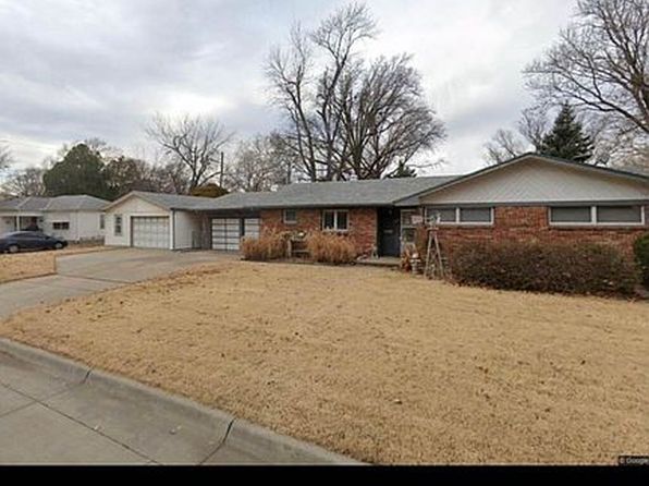 2744 E Glen Oaks Dr