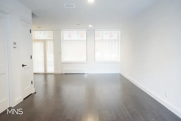 Rented by MNS Marketing | media 2