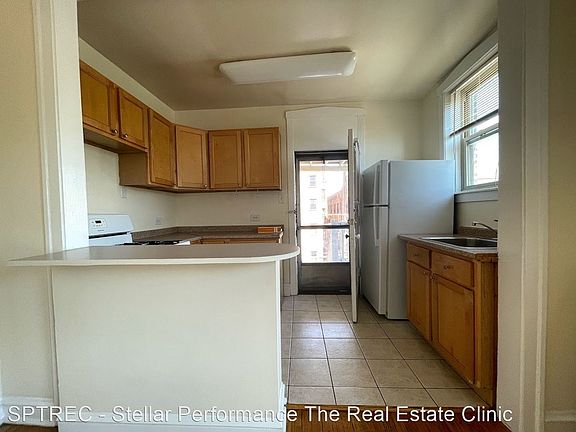 4th image of 118 1/2 S Maple Ave APT A3