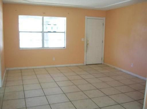 4th image of 7110 Lynwood Dr