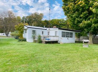 575 Norvell Beach Dr, Brooklyn, MI