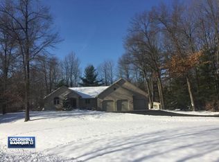 3565 Royal Oaks Ct, Suamico, WI 54173