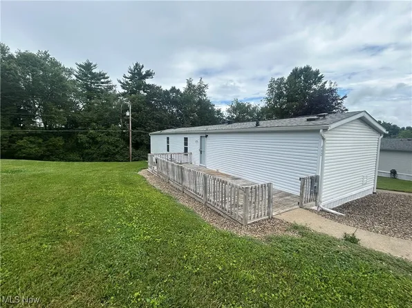 490 Pleasant Grove Cir, Zanesville, OH 43701