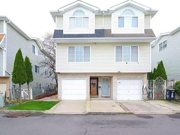 4th image of 32 Belair Ln