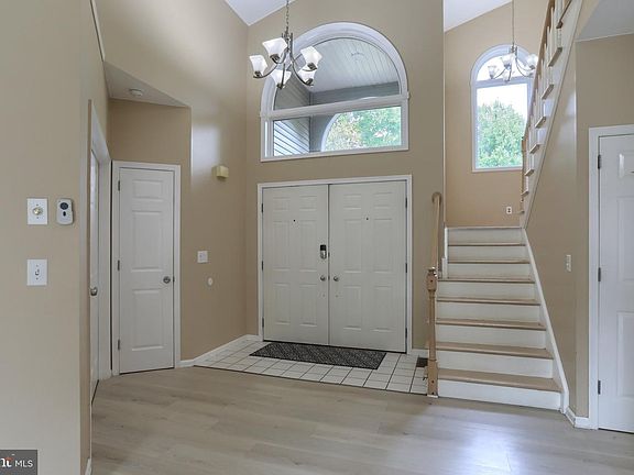 5th image of 717 Brookside Ln
