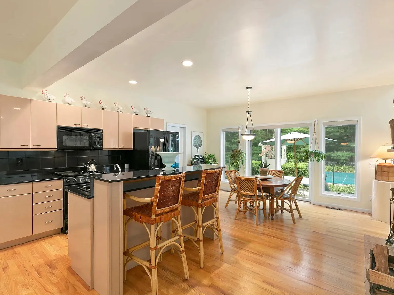 NW Woods Rental Available — Photo 4