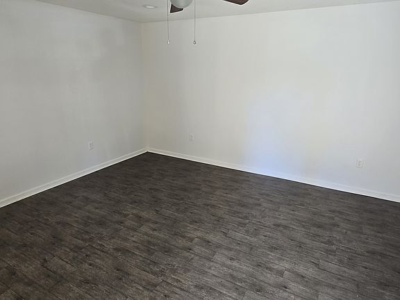 3rd image of 7956 Siskin Ave