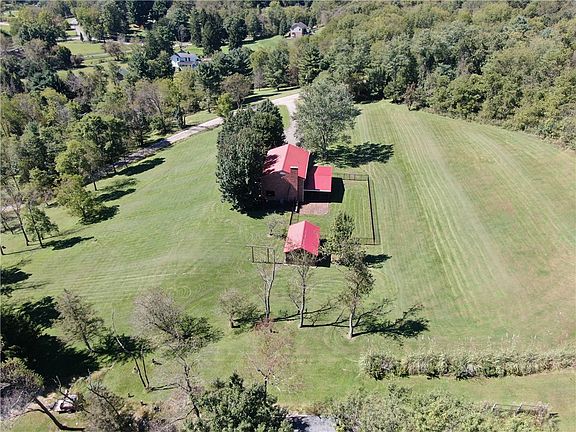 4th image of 16 Linn Farm Rd