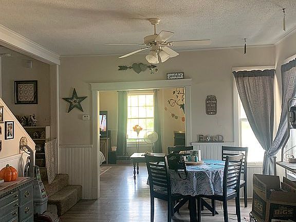 Dining room to living room