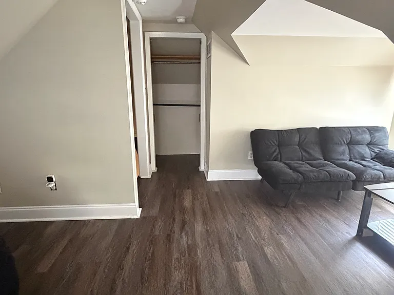 534 Ridgeway St #B — Photo 9