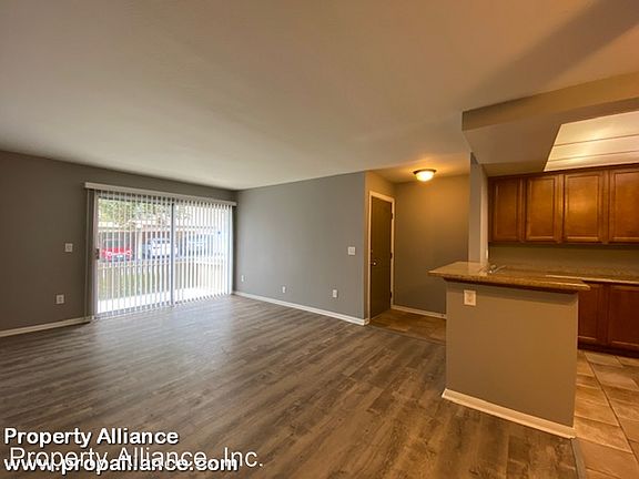 2nd image of 432 Edgehill Ln Unit 36