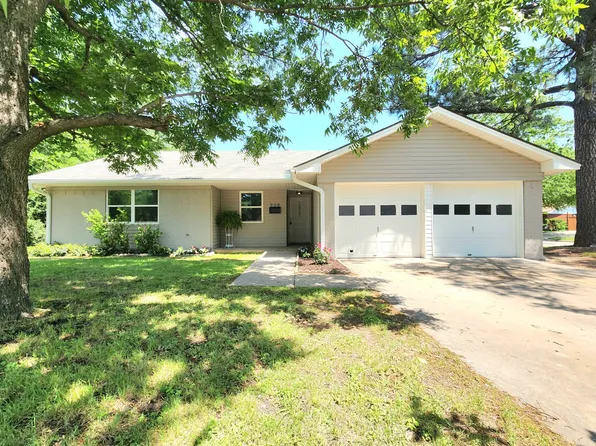 908 Dover Cir, Gainesville, TX 76240