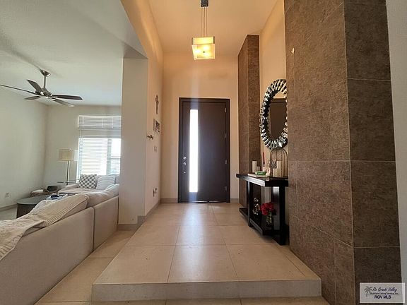 5th image of 152 Canteros Dr